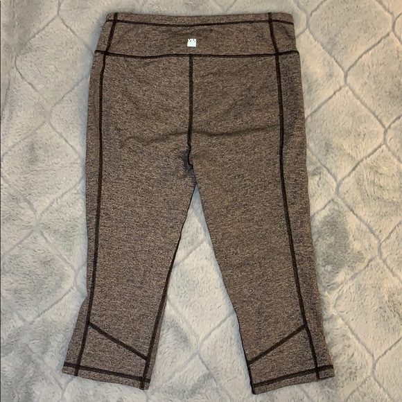 Victoria’s Secret Knockout Crop leggings size S - Picture 6 of 8
